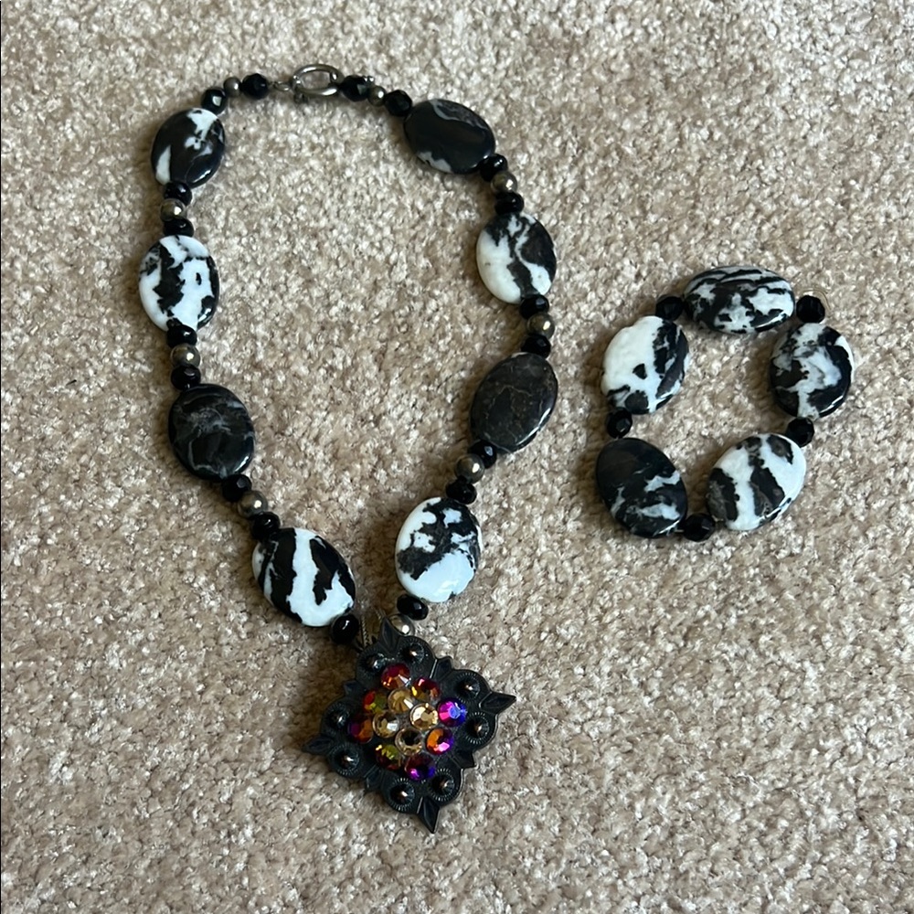 Black and White western Beaded Necklace and Bracelet Set